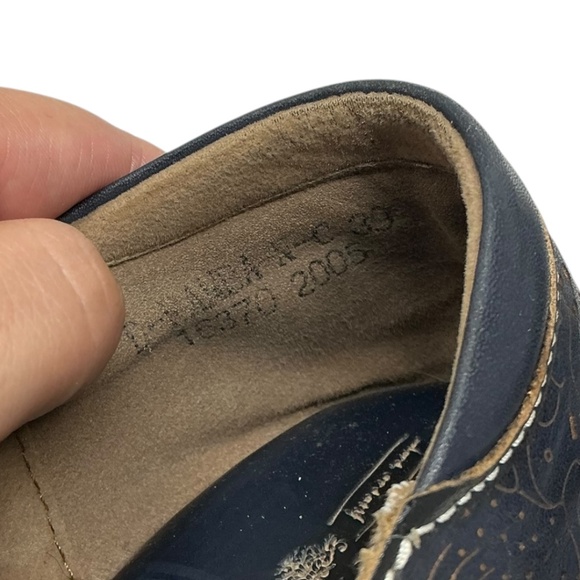 L'Artiste Spring Step Burbank Closed Back Leather Clog Embossed Floral Design - Picture 5 of 15